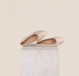 Trendy Casual Footwear Comfort First Design Como Studs Ivory