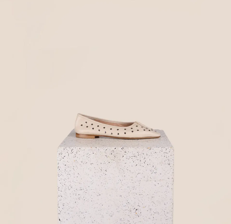 Premium Cushion Como Studs Ivory