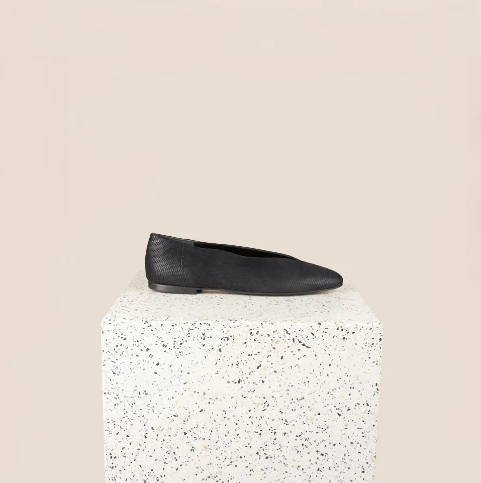 Scala - Black Diamond Fashion Staple