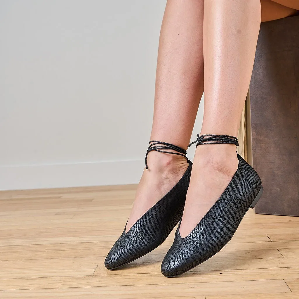 Scala - Black Twill (Removable Ties) Classic Fit