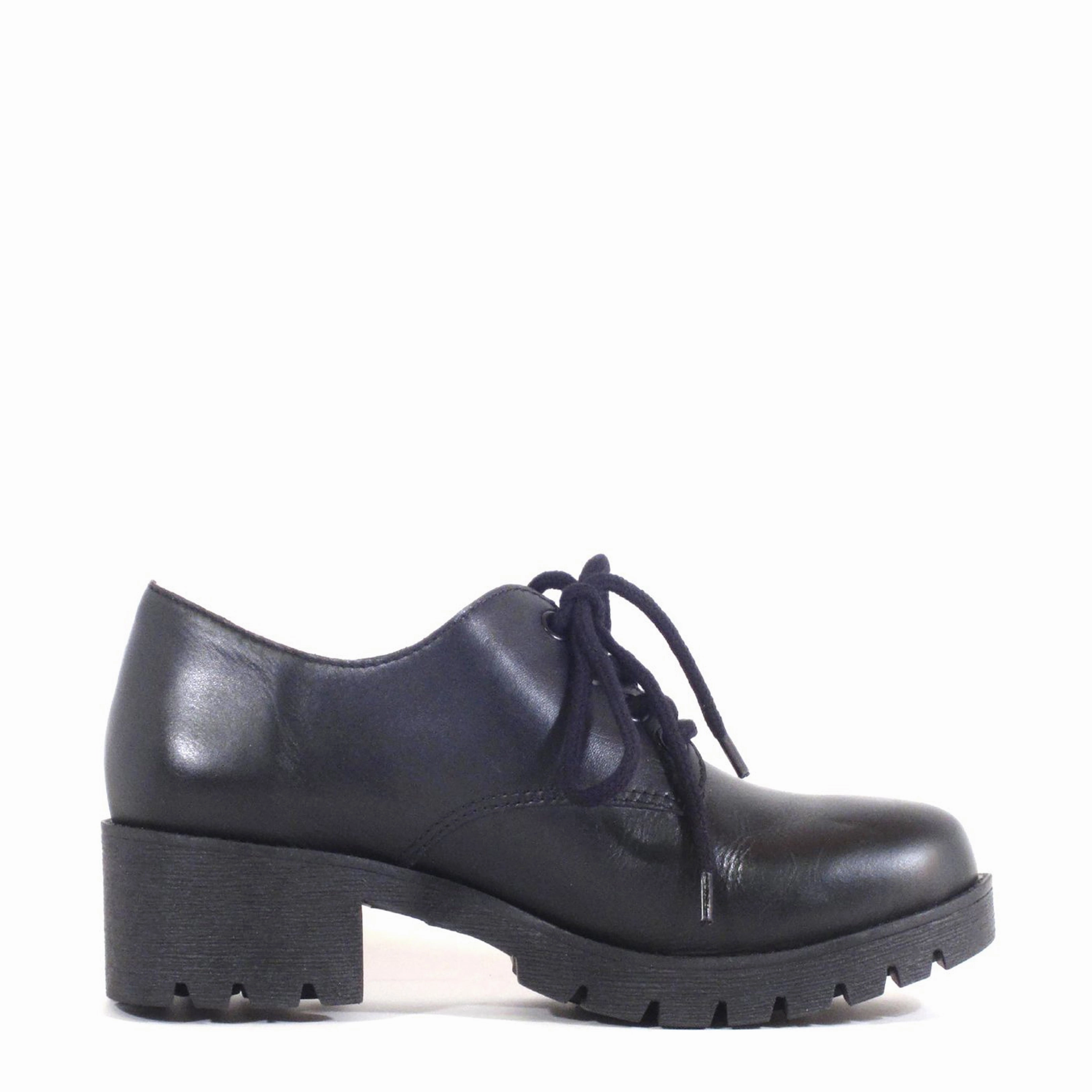 Seamless interior Uptown Lug Sole Oxfords