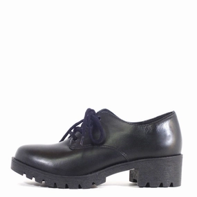 Walk Ready Shoes Uptown Lug Sole Oxfords
