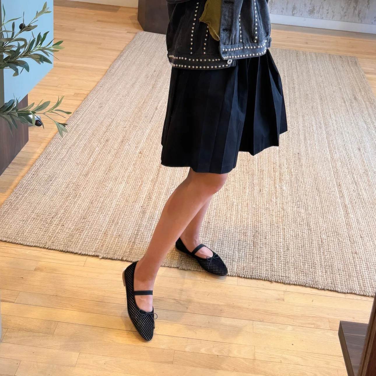 simple design Como Strap - Perforated Black