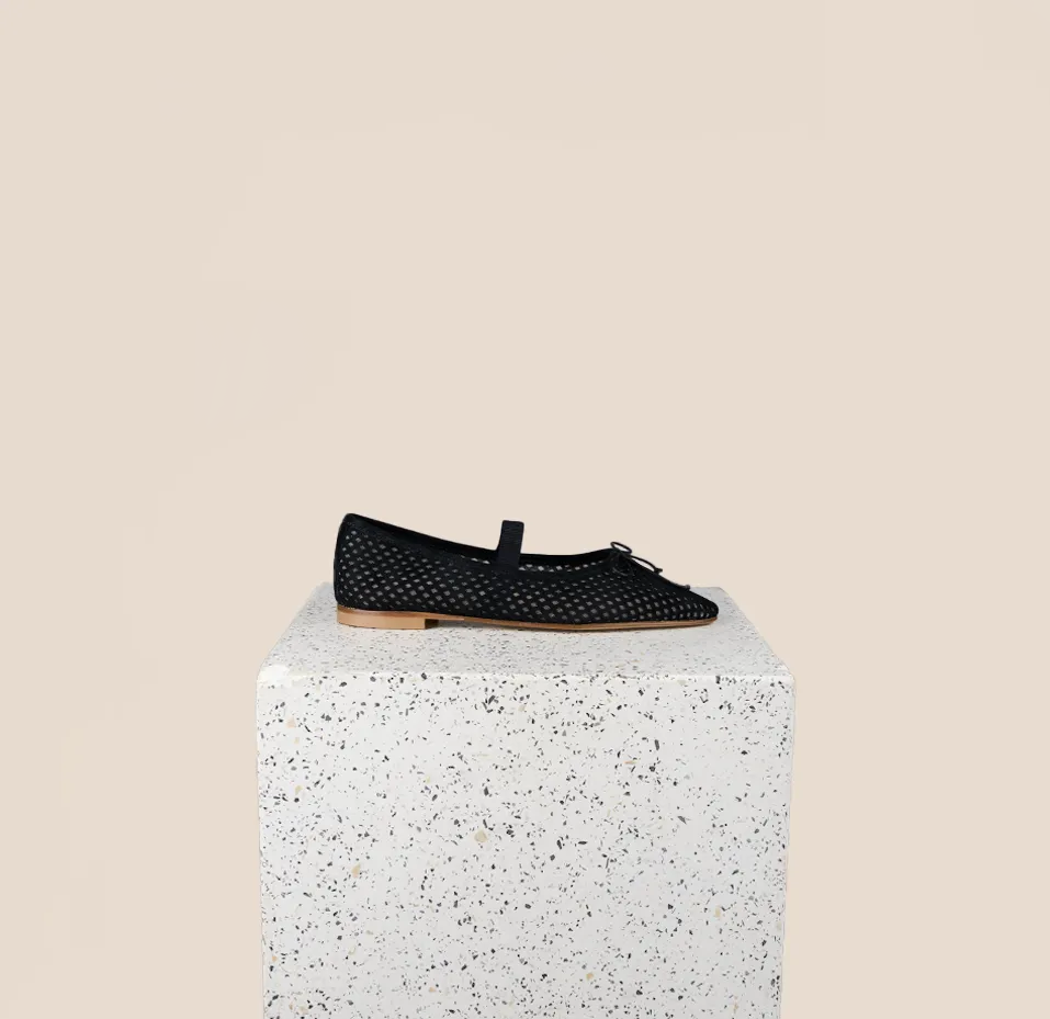 simple design Como Strap - Perforated Black