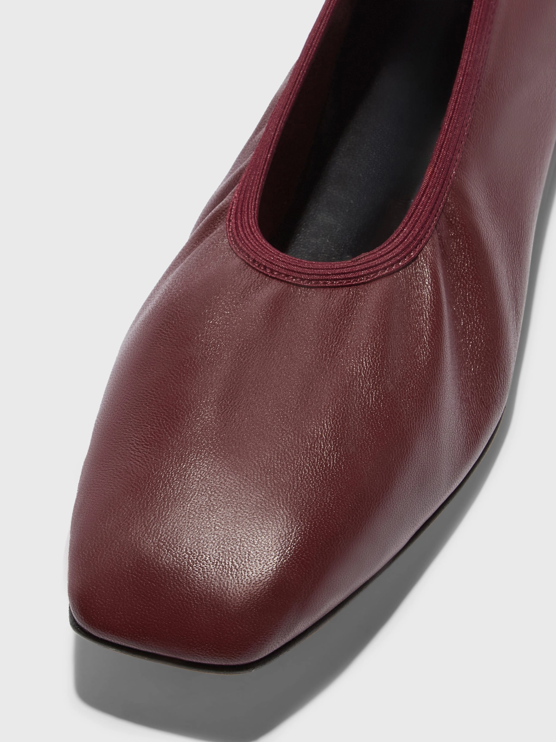 Sleek Look Nomi Ruched Flats