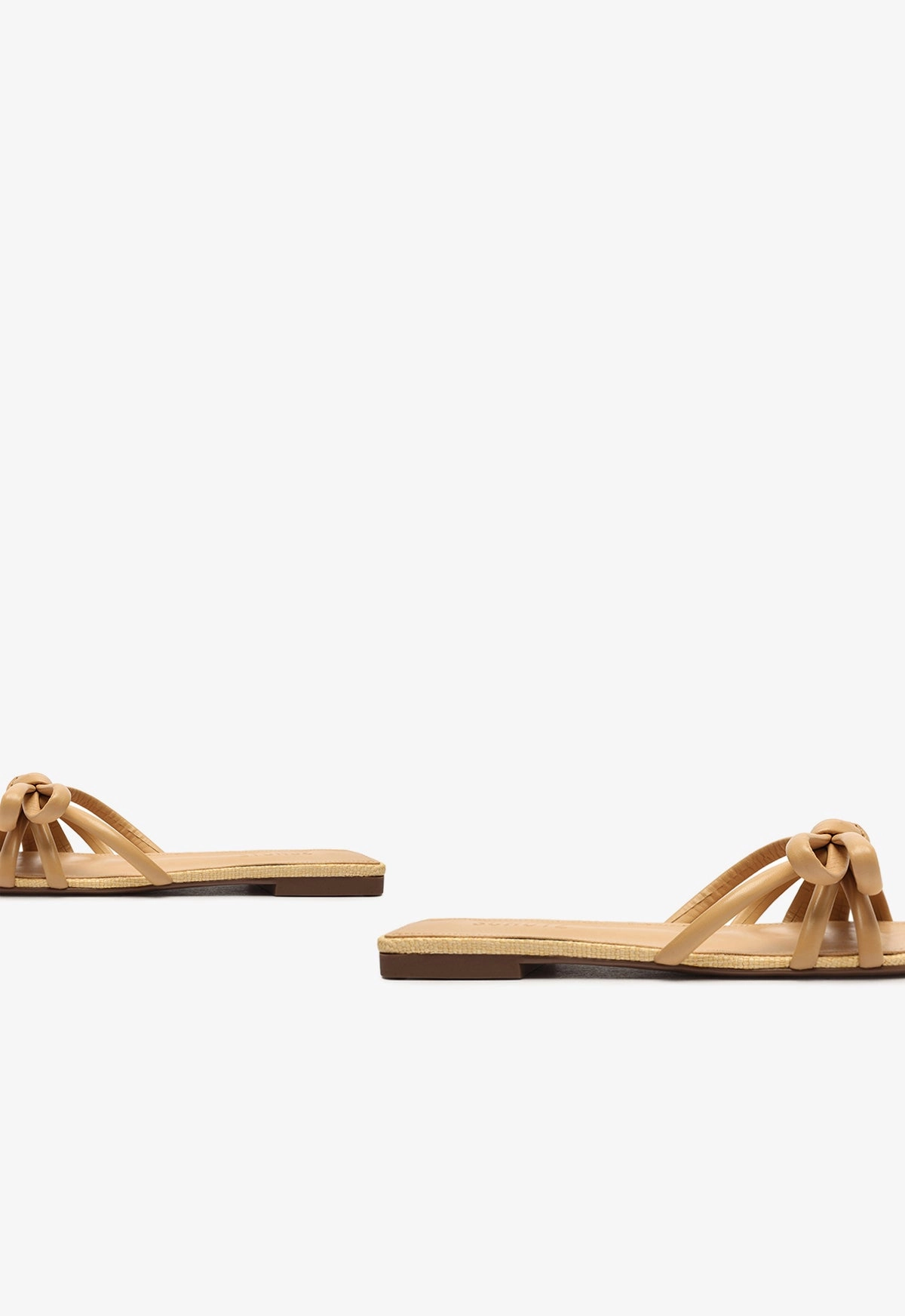 Smooth Lining Blossom Lightwood Flat Sandal