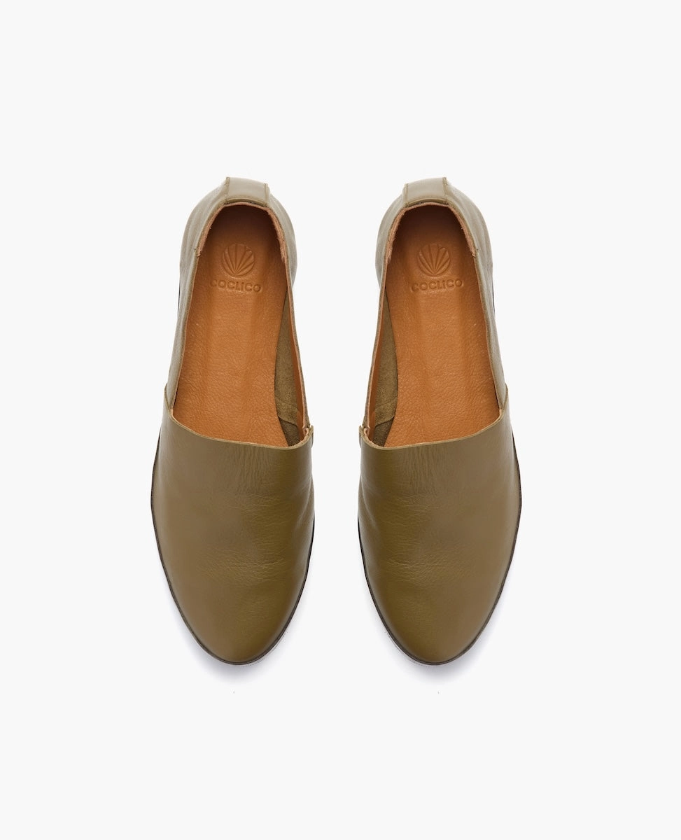 Soft Leather Gentian Flat