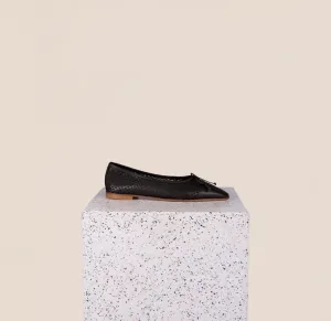 Como - Perforated Black Leather Smooth Lining Design