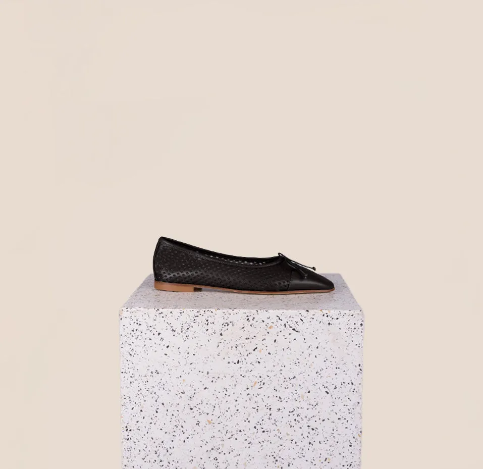 Como - Perforated Black Leather Smooth Lining Design
