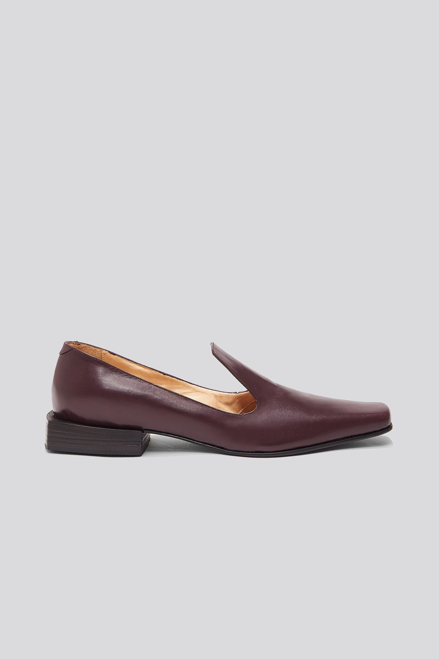 Olympia Loafer in Pinot (USA) Cushioned heel simple design