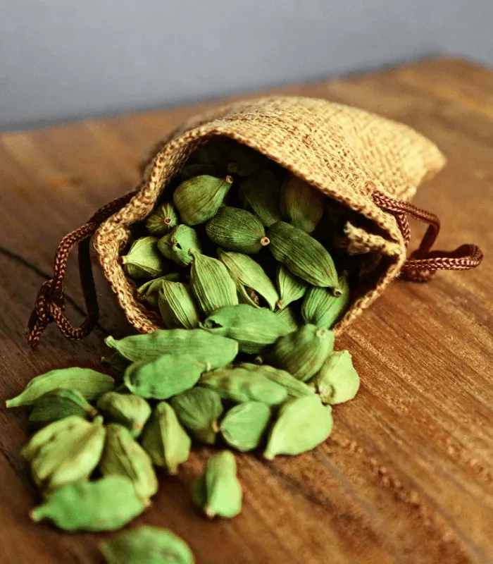 Teakwood & Cardamom - Premium Fragrance Oil