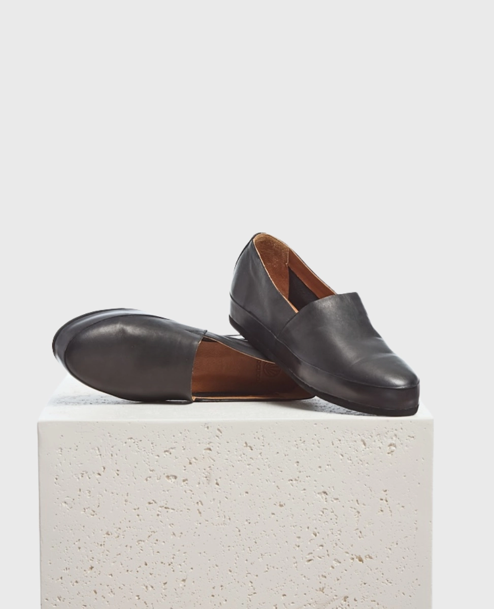 Timeless Fit Gentian Flat