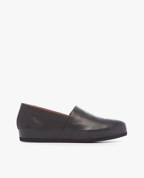 Timeless Design Practical Wear Gentian Flat