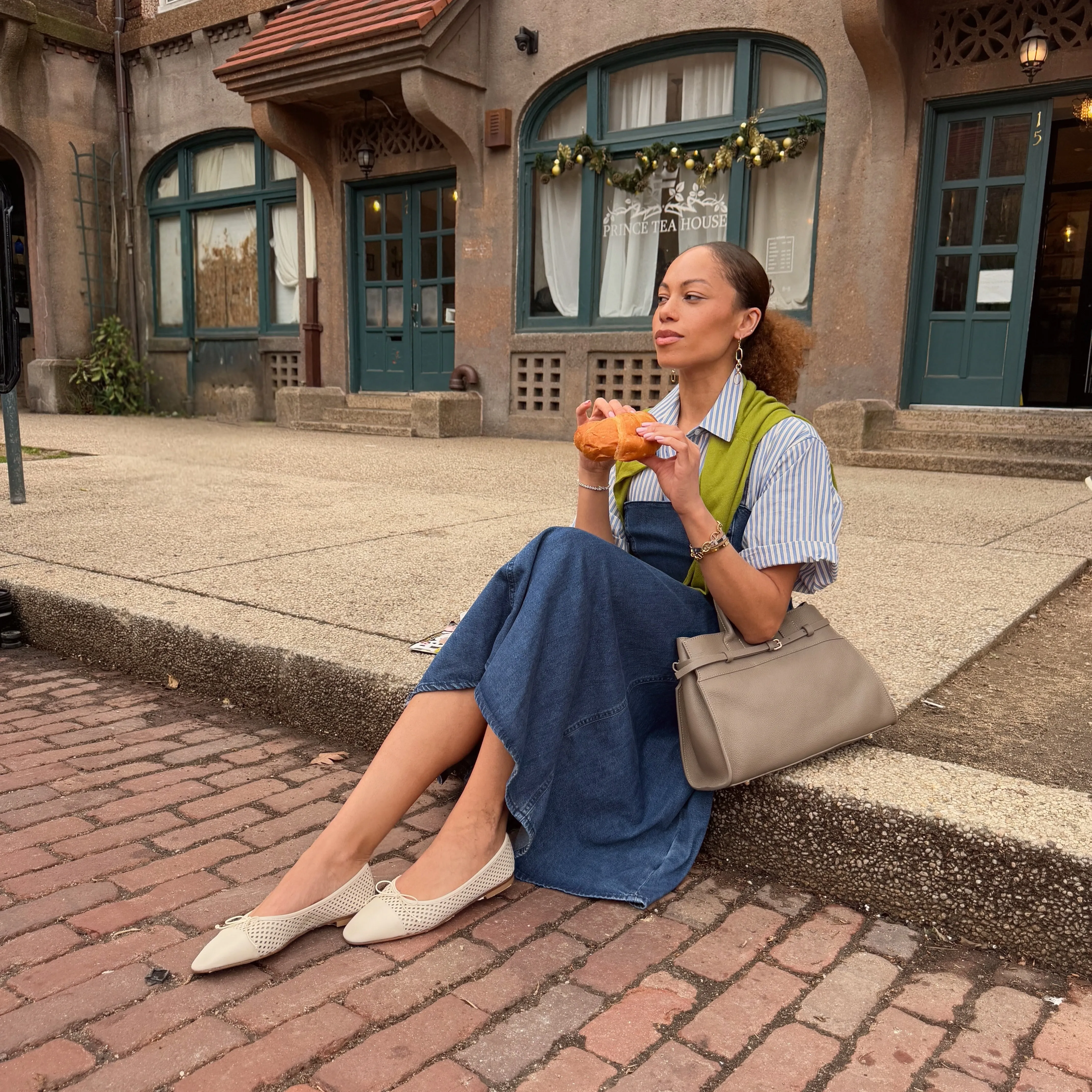 Travel Smart Como - Perforated Ivory (cap toe)