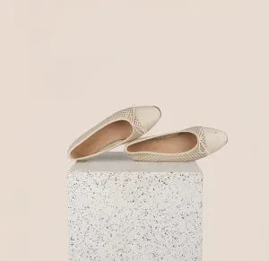 Versatile Wear Como - Perforated Ivory (cap toe)
