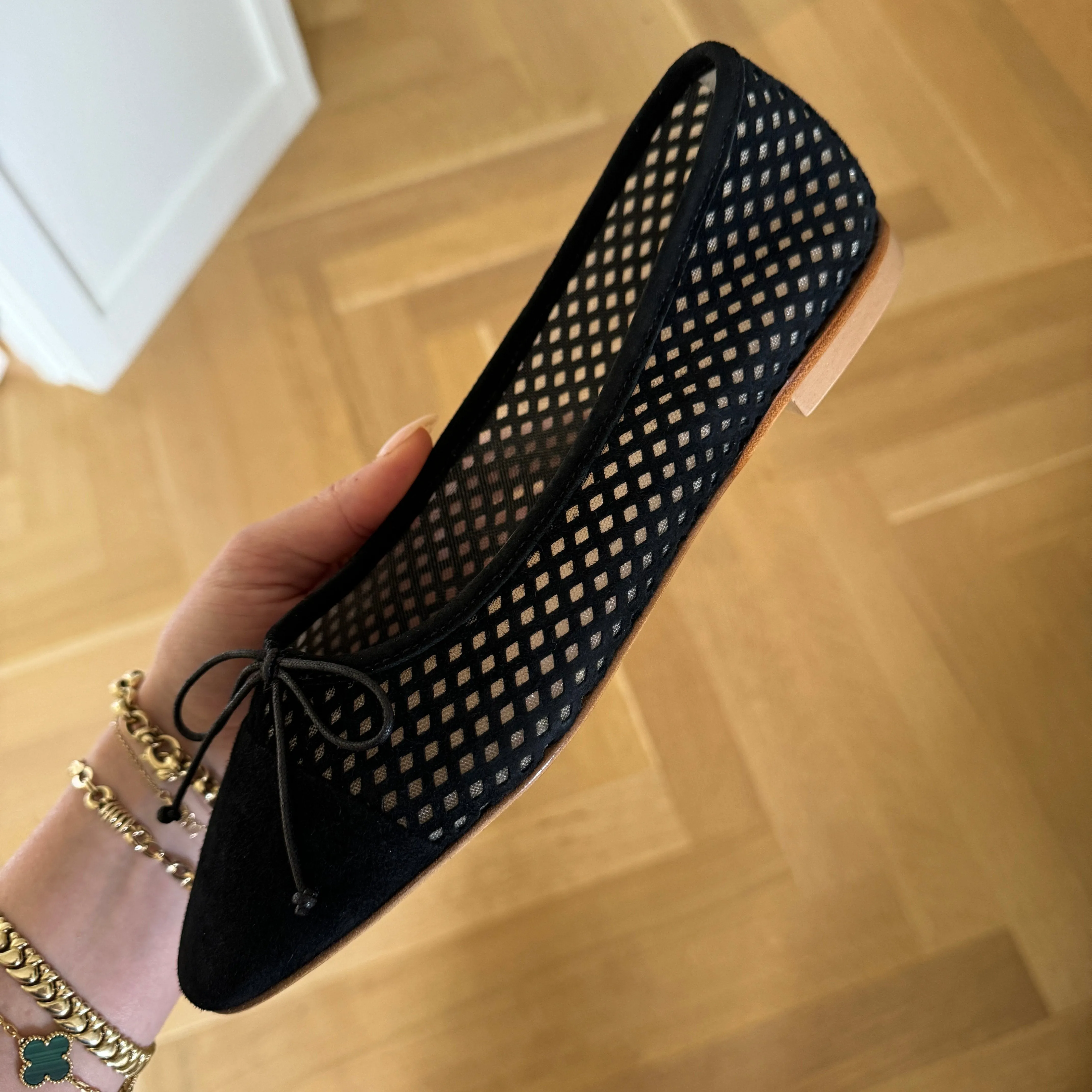 Trendy Style Como - Perforated Black Suede (cap toe)