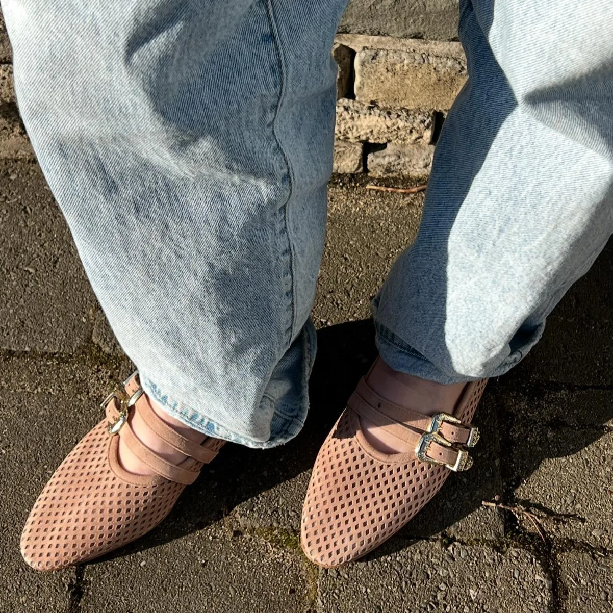 Udine - Perforated Rose Wind Easy Movement