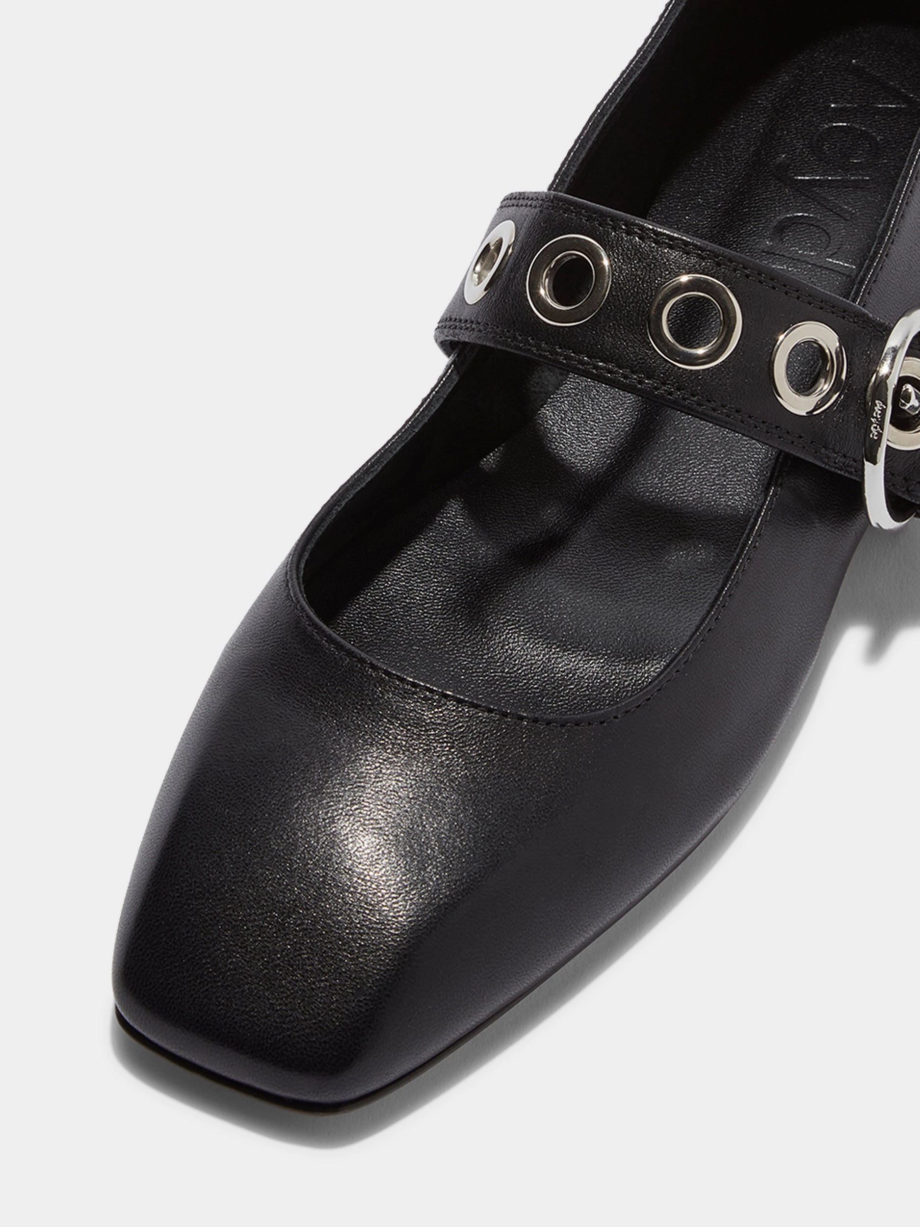 Uma Eyelet Leather Mary-Janes Flats Comfortable Arch Support