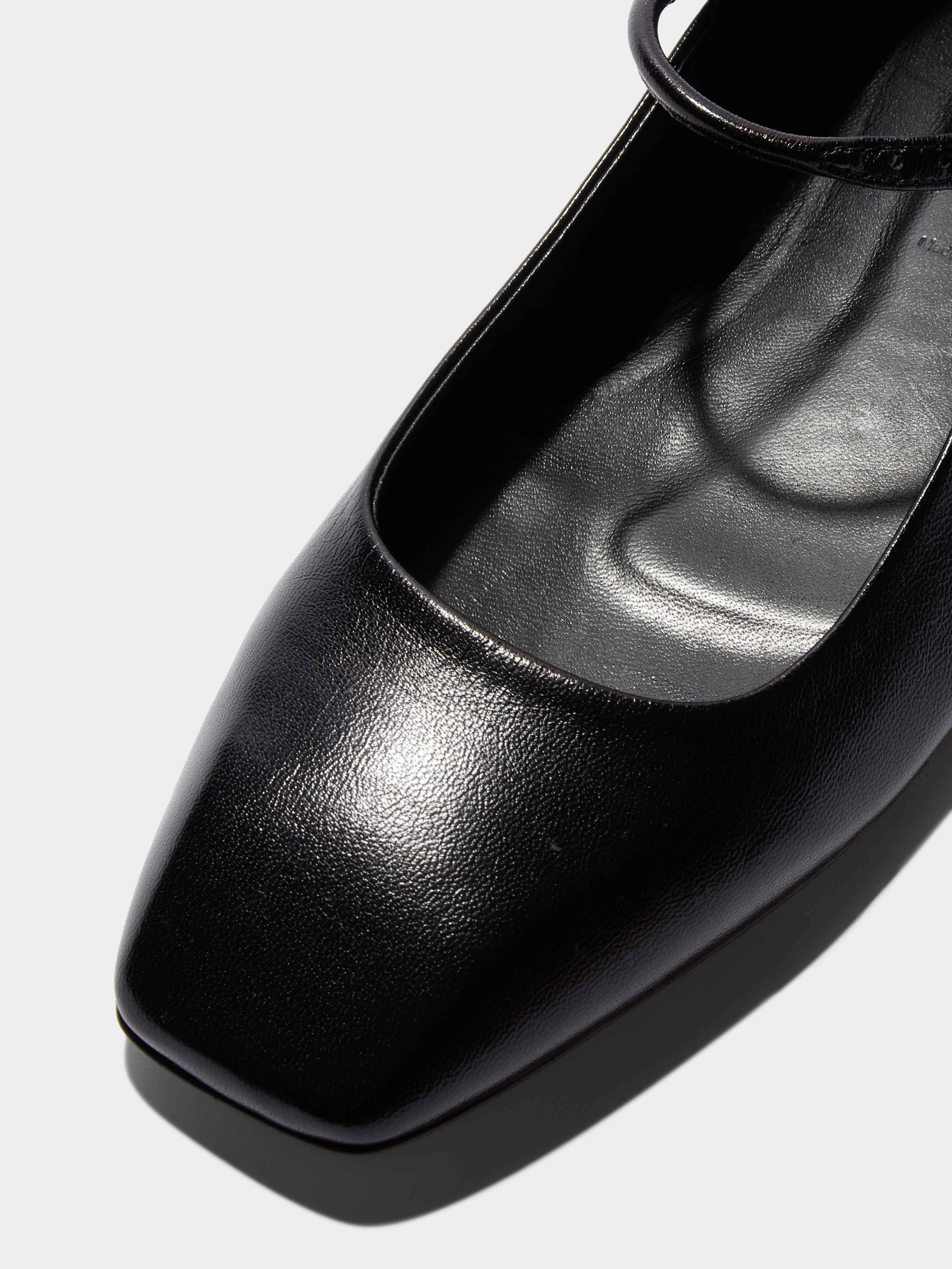 Uma Mary-Jane Flats Timeless Walk