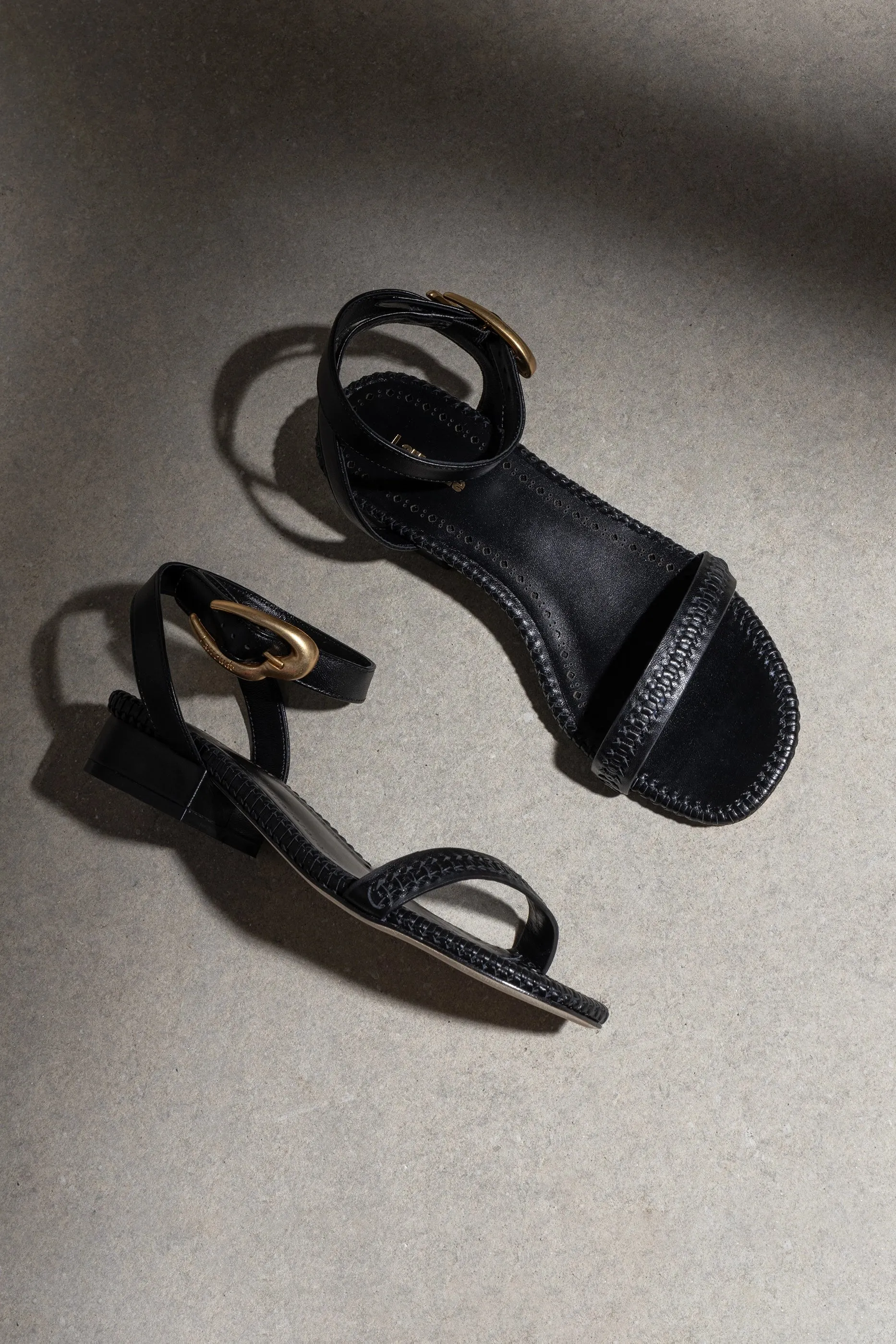 Verona Flat Sandal In Black Leather Durable Craftsmanship