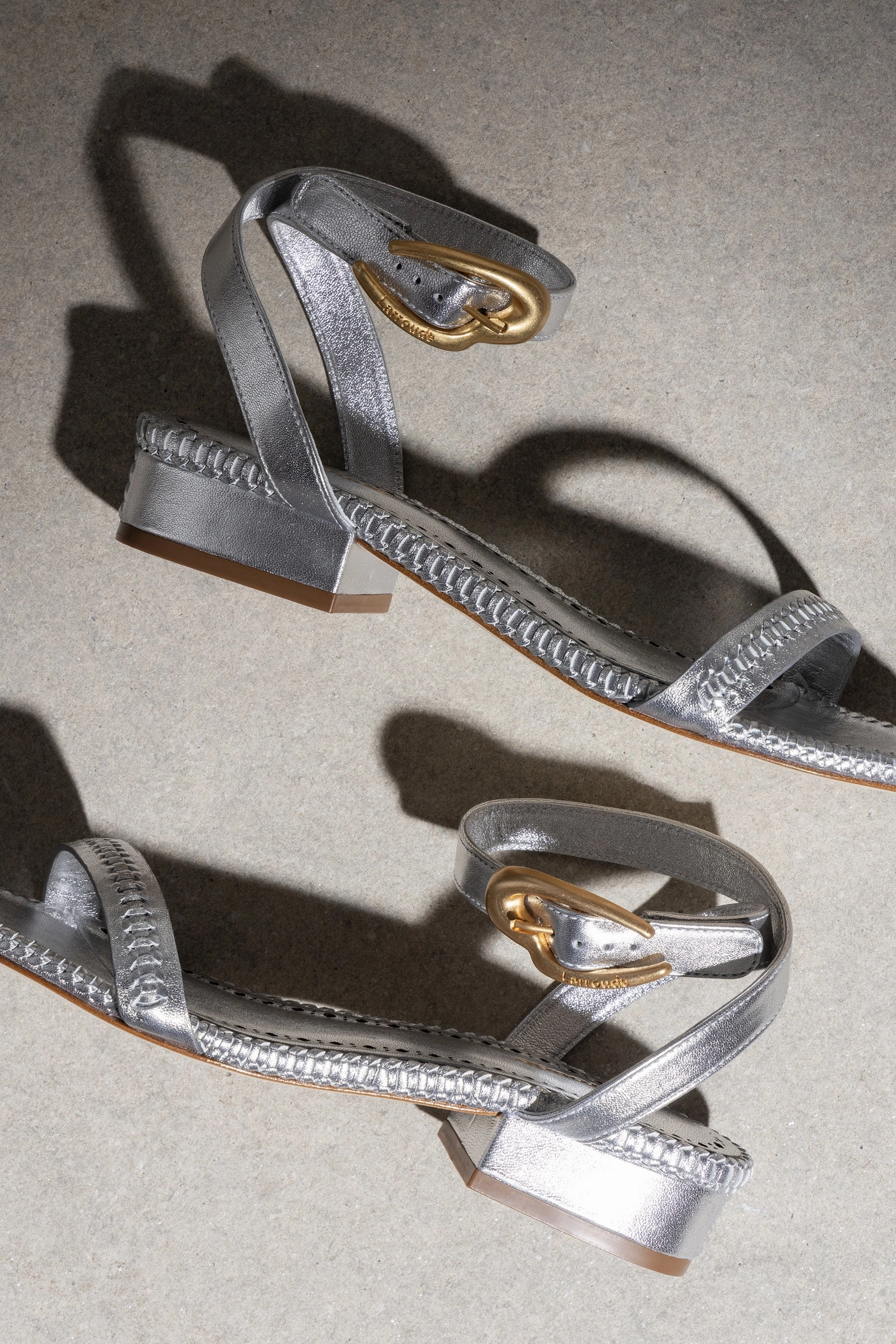 Verona Flat Sandal In Silver Metallic Leather elegant design