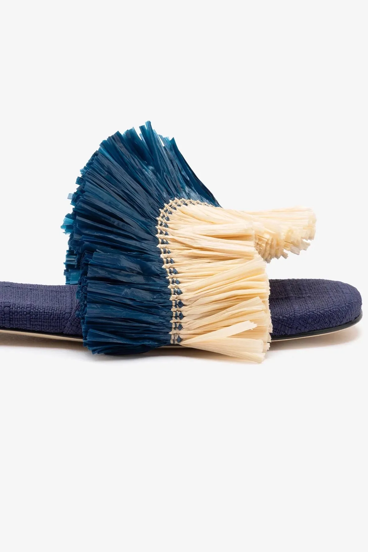Walking Essential Ivy Fringe Flat In Navy Raffia