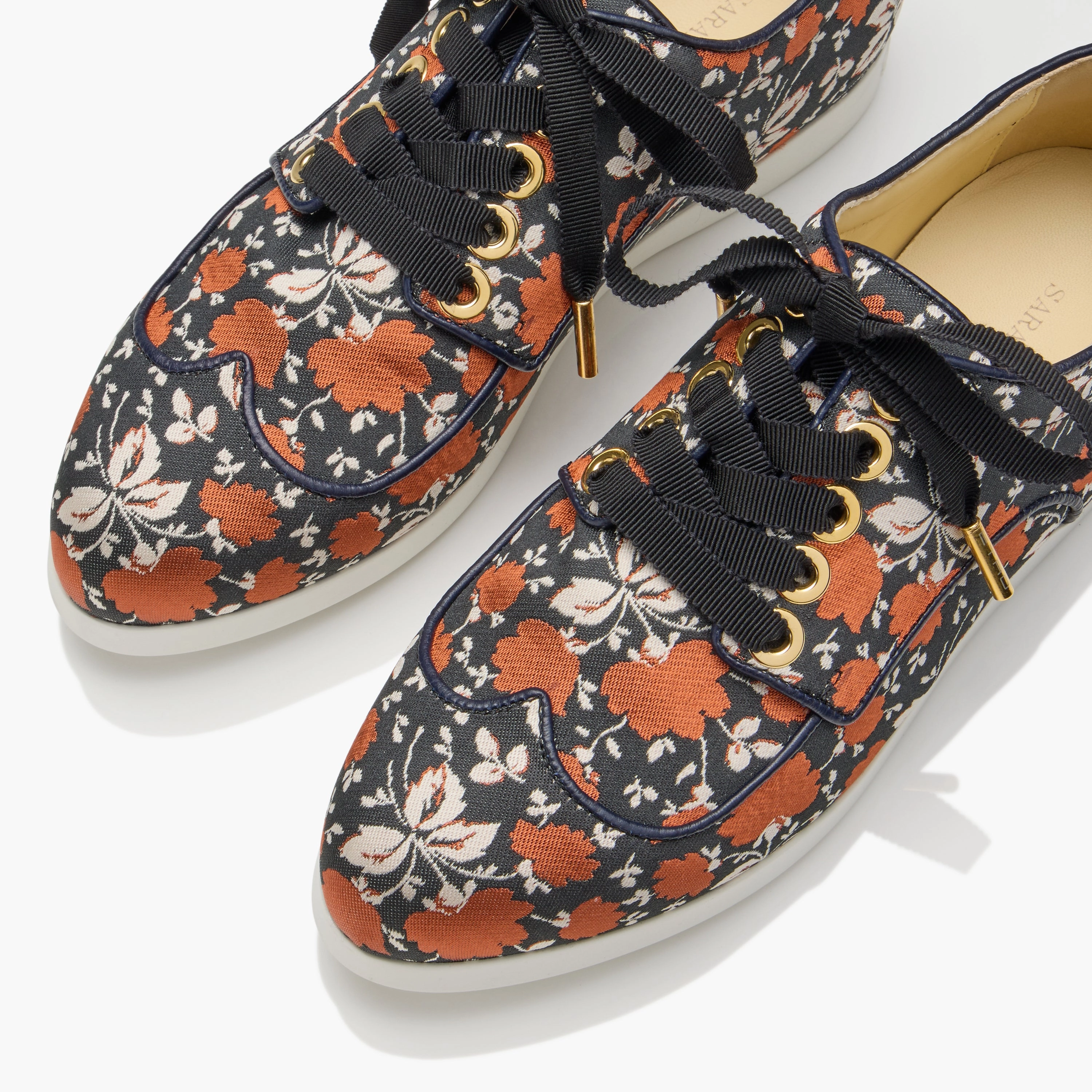 Wanderlust Oxford Casual Design