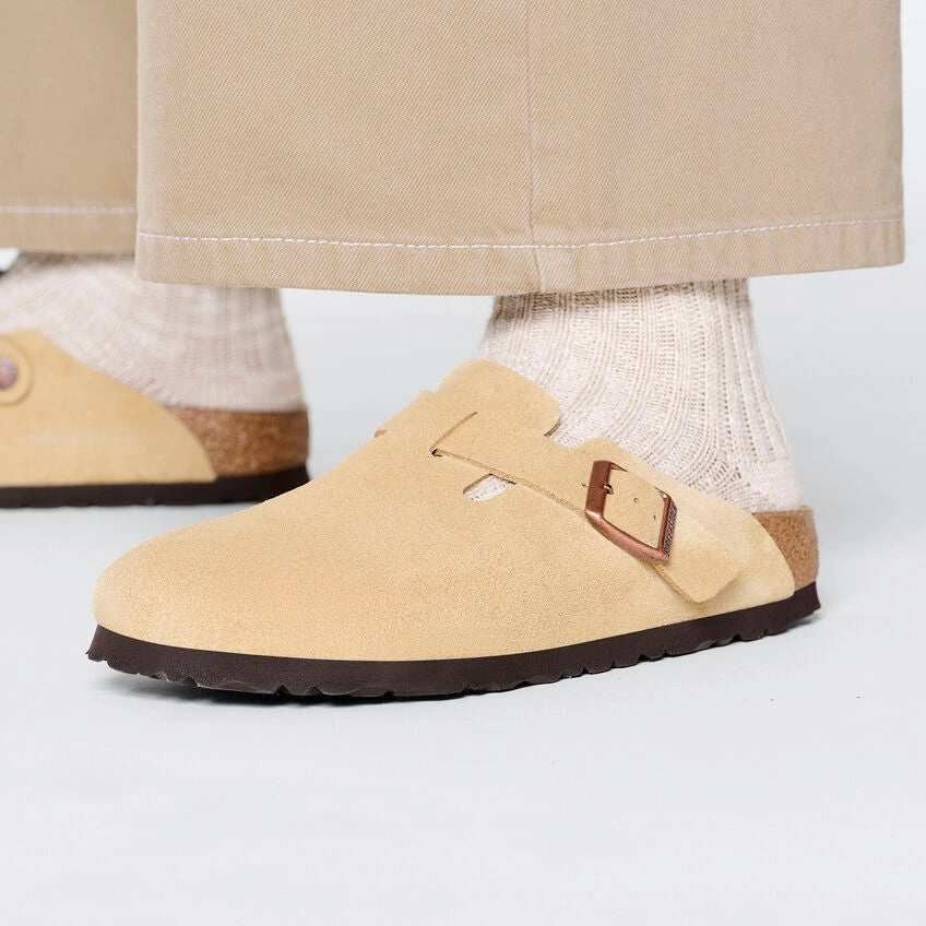 Women's Boston Narrow Latte Cream Suede Flexible Step-On Glide Comfort Layer
